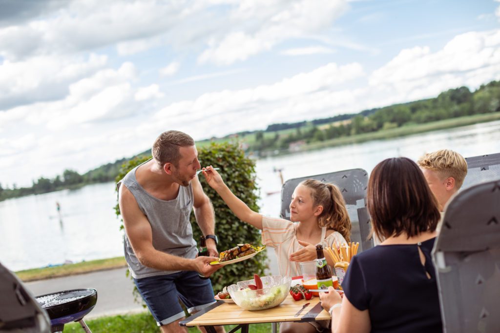 Strand-Camping-Waging-Grillen