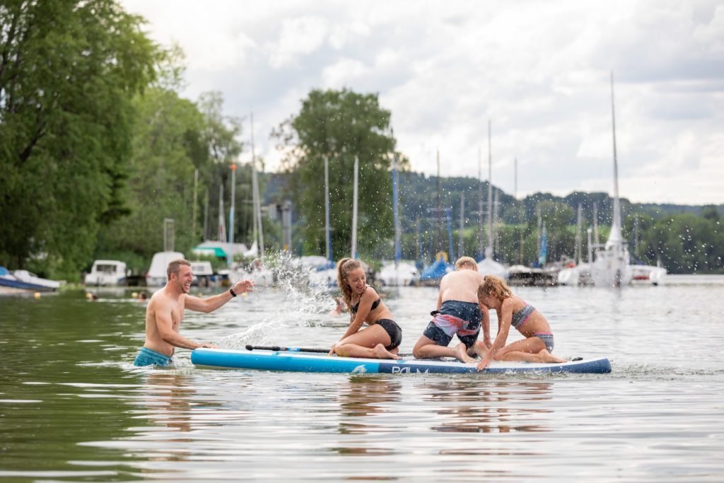Strand-Camping-Waging-See-SUP-Urlaub-mit-Familie-Badepark