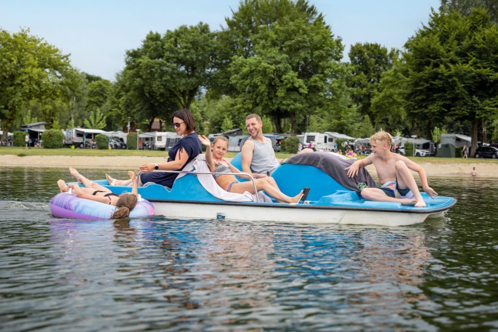 Strand-Camping-Waging-Tretboot