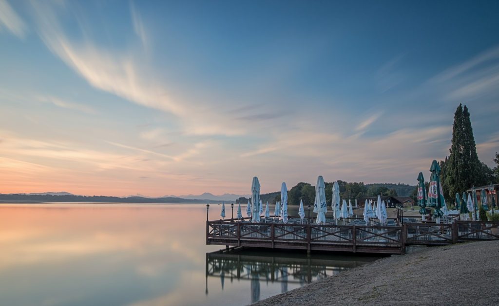 Strand-Camping-Waging-Terrasse-See