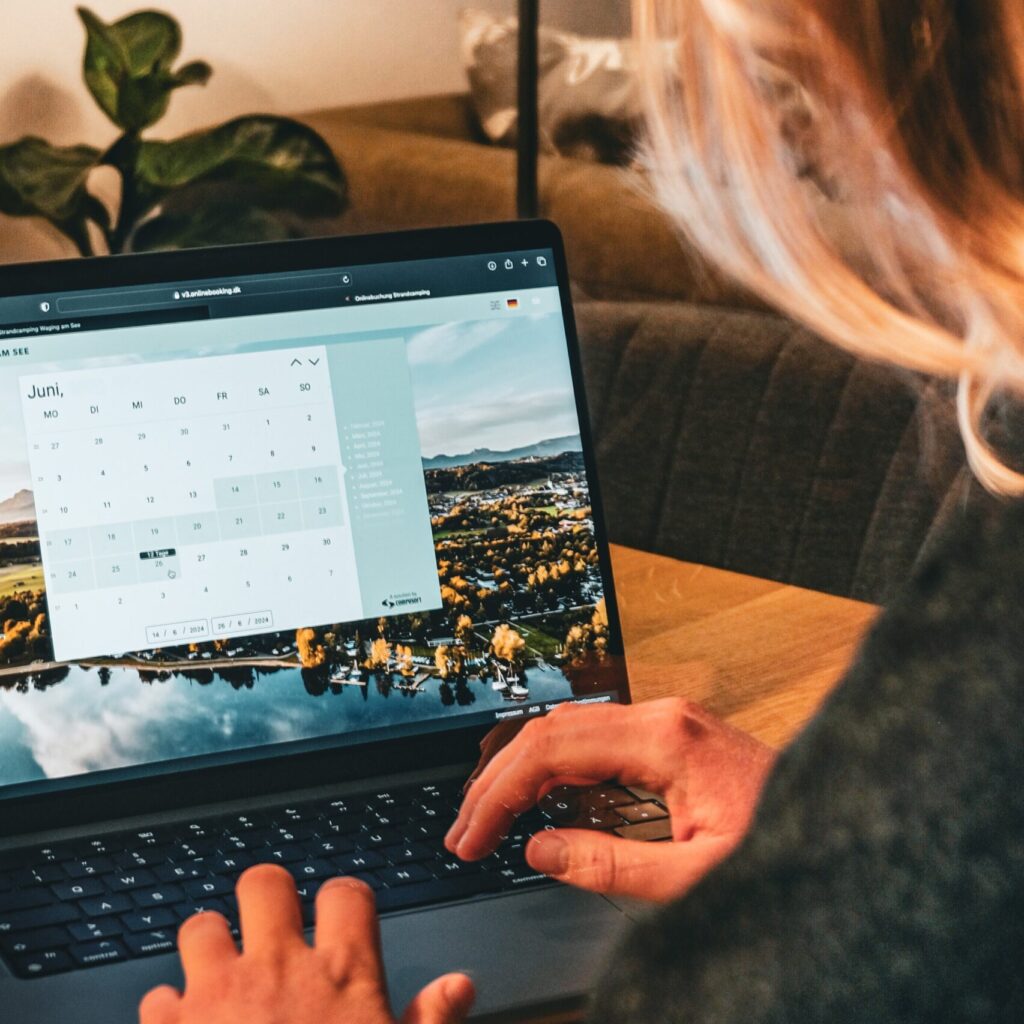 Buchungen_Laptop_Bosnjak_neu