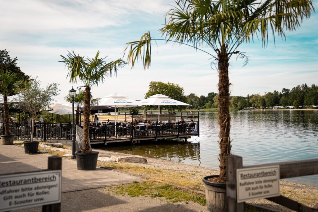 Strandwirt-waging-seeterrasse-lounge